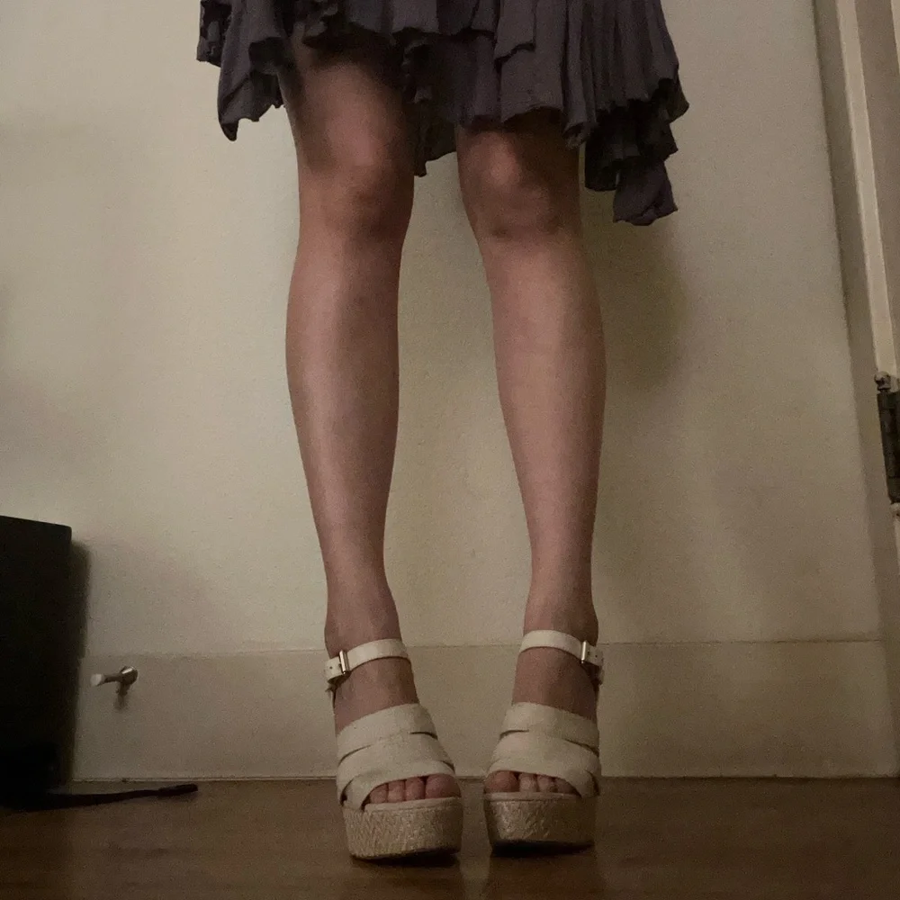 Liora Platform Sandals - Picture 4 of 8